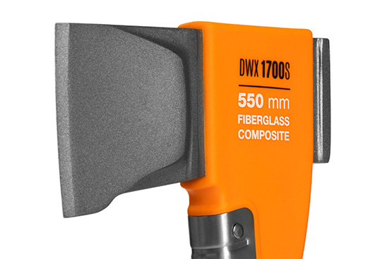 Расширенное лезвие топора имеет уникальную форму и легко раскалывает древесину без дополнительных усилий. Оно выполнено из стали двойной закалки и имеет прецизионную заточку для долгого срока службы.