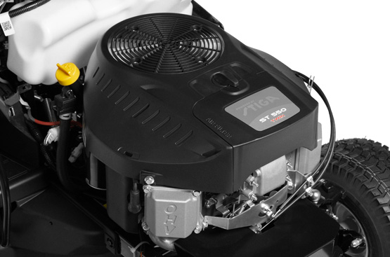 Двухцилиндровый V-образный двигатель Stiga ST 550 Twin объемом 586 см³ мощностью 20 л.с. обладает высоким крутящим моментом, низкой вибрацией и увеличенным ресурсом работы.